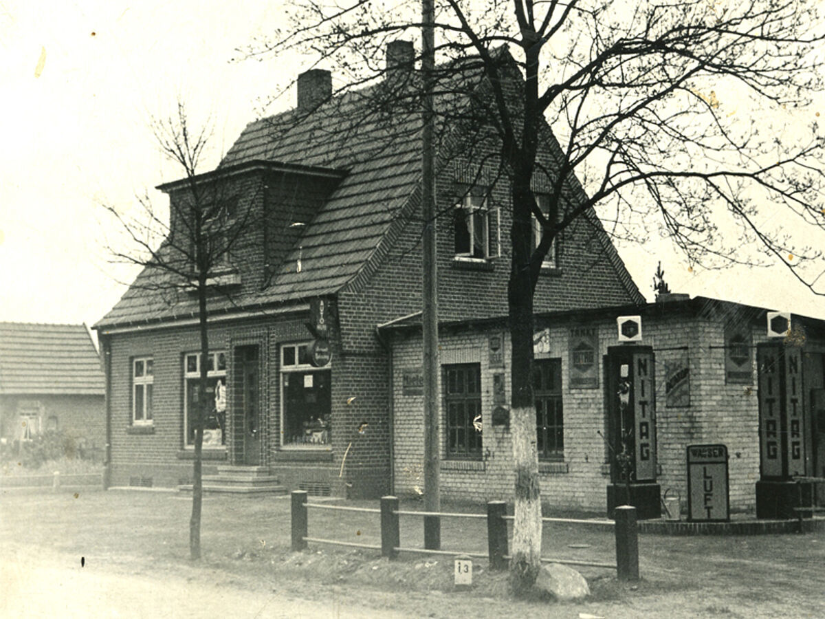 1933 Erweiterung um einen Tankstellenbetrieb