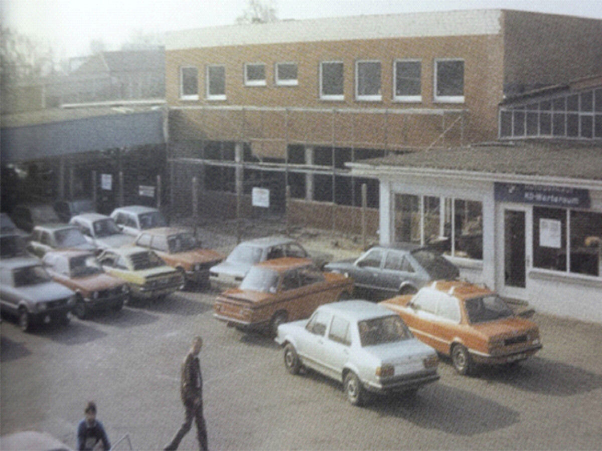 1984 Errichtung weiterer Servicegebäude